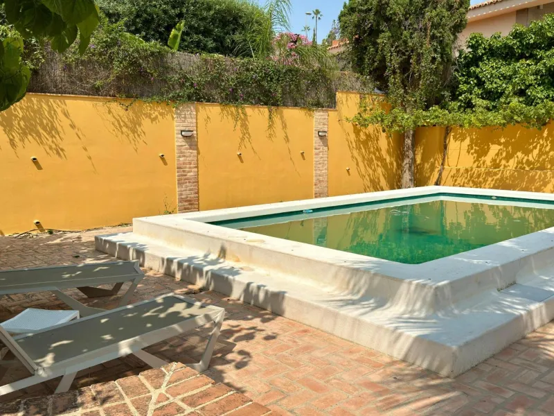 Exclusive Villa Surrounded by Nature in Alicante