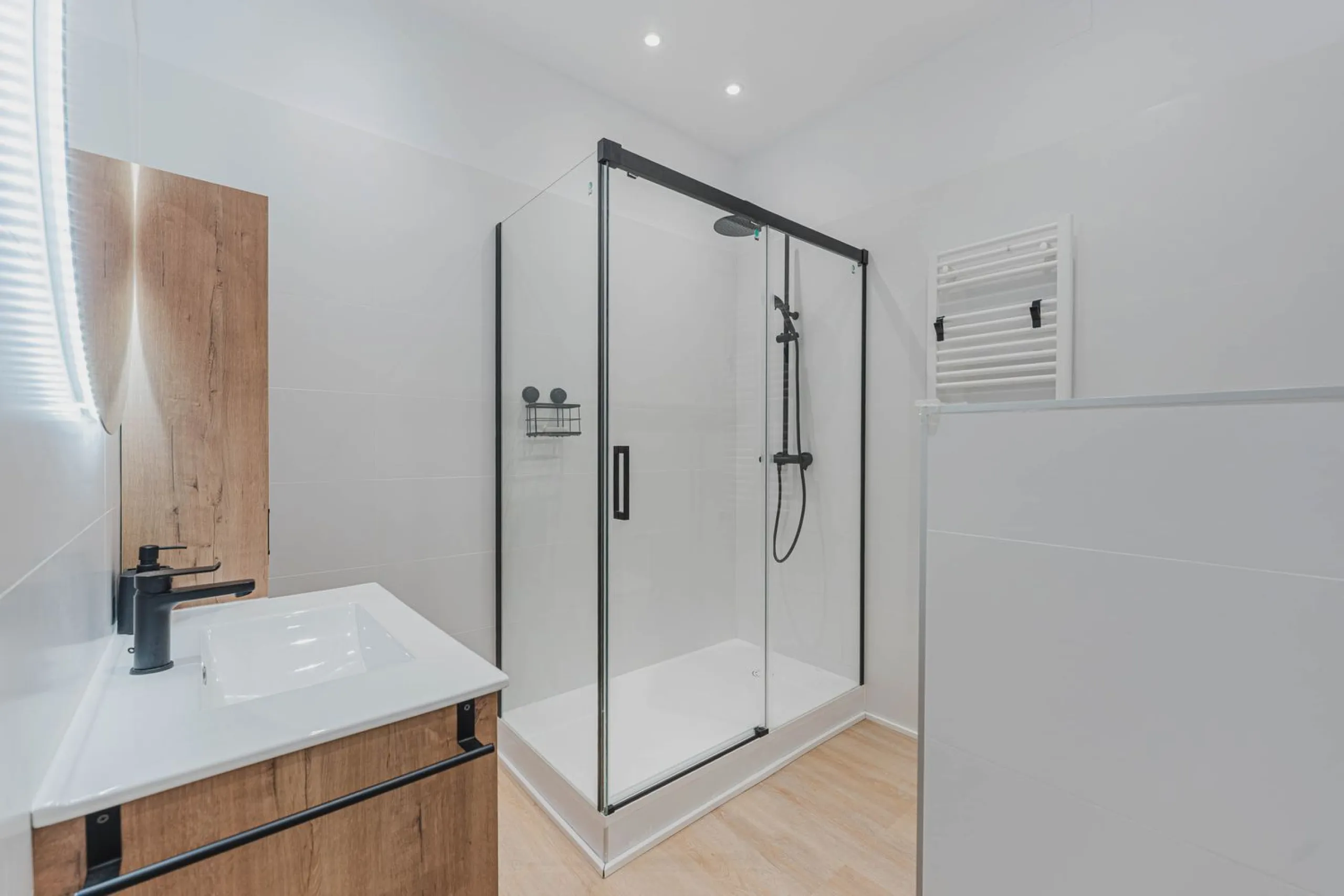 Newly Renovated Apartment with Balcony in Nova Esquerra de l’Eixample, Barcelona