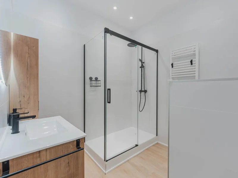 Newly Renovated Apartment with Balcony in Nova Esquerra de l’Eixample, Barcelona