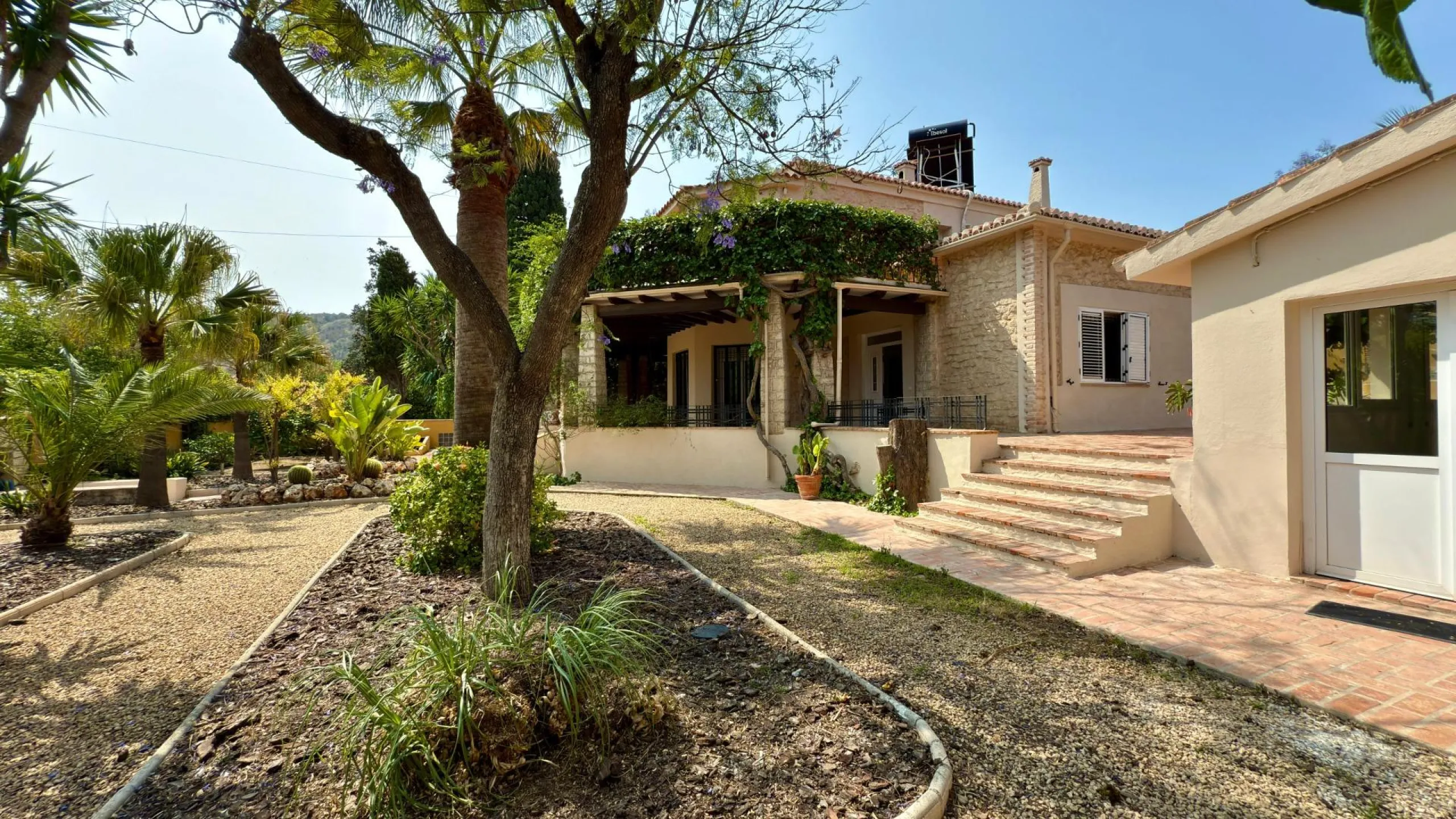 Exclusive Villa Surrounded by Nature in Alicante