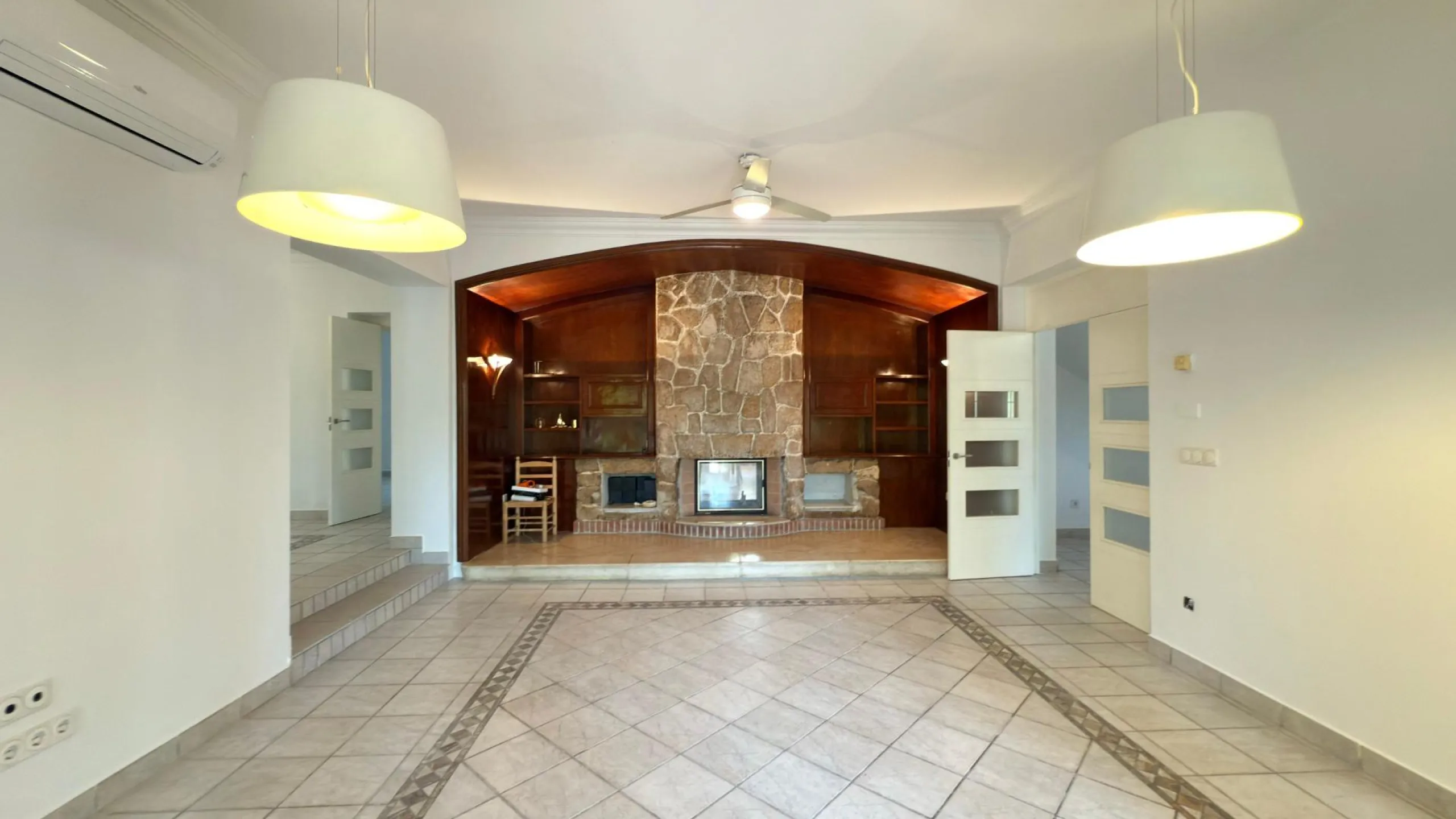 Exclusive Villa Surrounded by Nature in Alicante