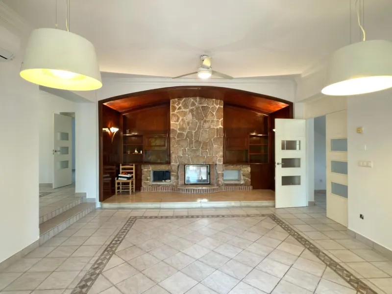 Exclusive Villa Surrounded by Nature in Alicante