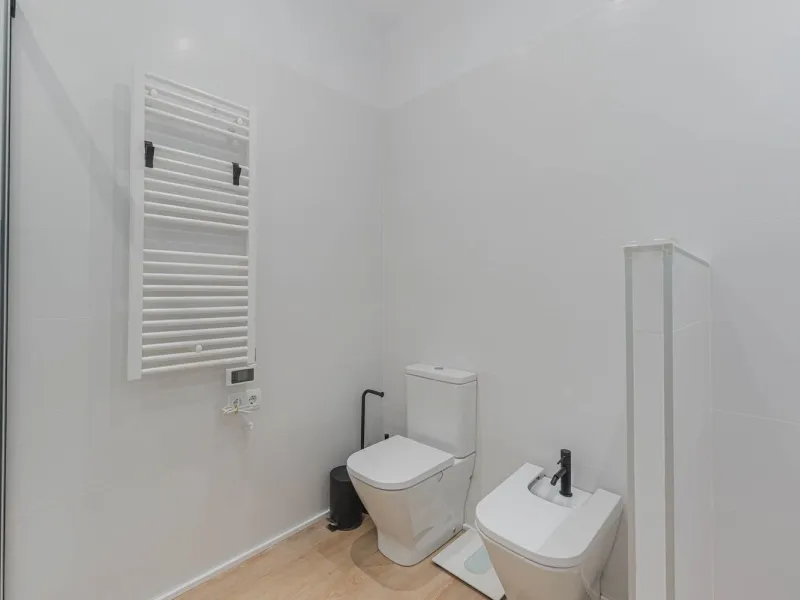 Newly Renovated Apartment with Balcony in Nova Esquerra de l’Eixample, Barcelona