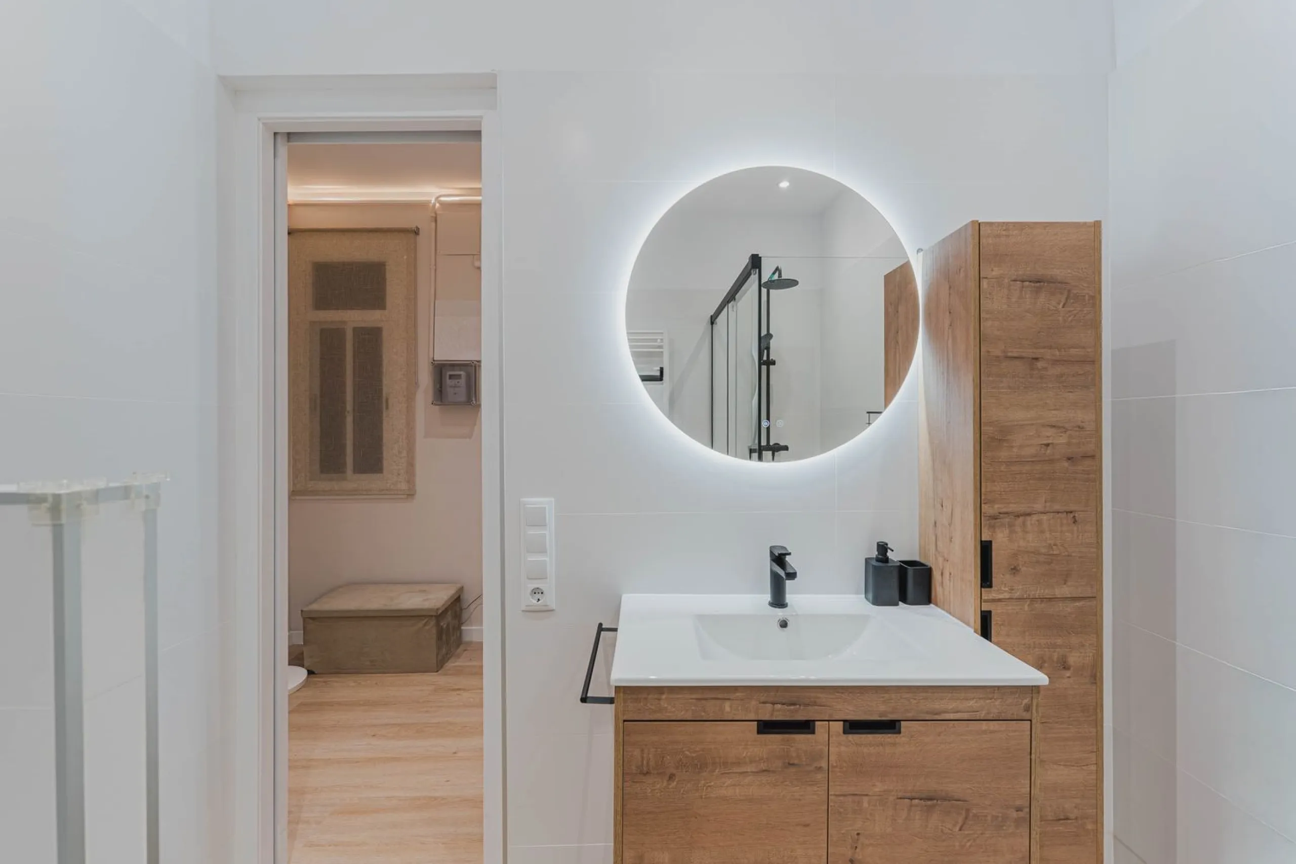 Newly Renovated Apartment with Balcony in Nova Esquerra de l’Eixample, Barcelona