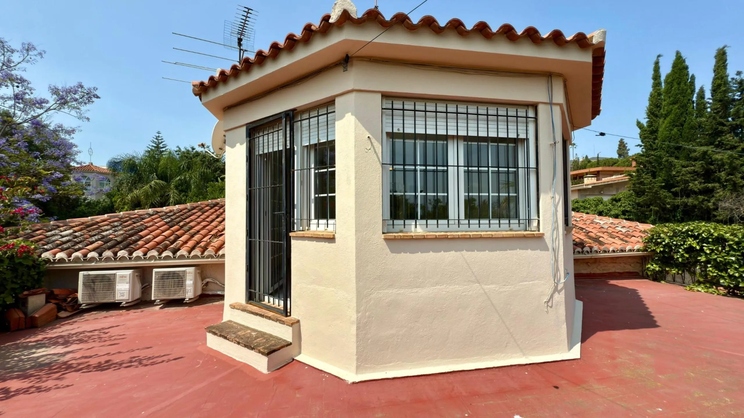 Exclusive Villa Surrounded by Nature in Alicante