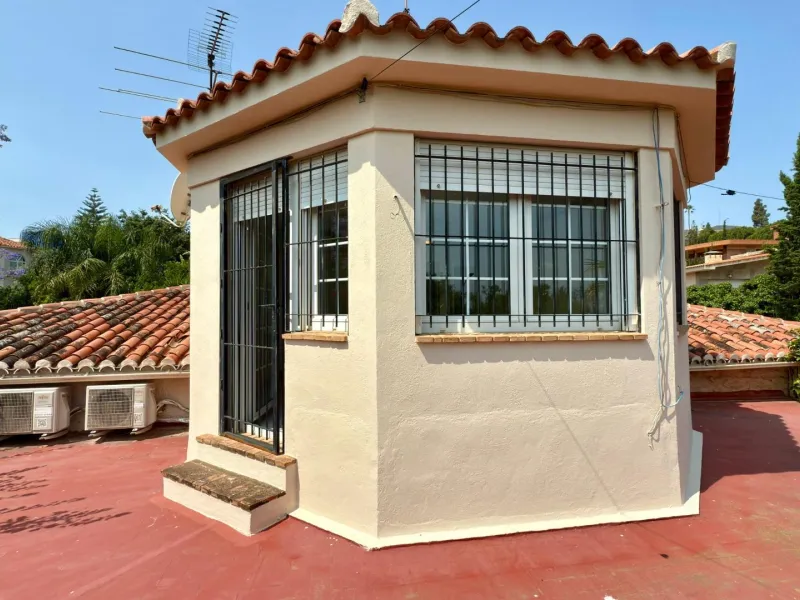 Exclusive Villa Surrounded by Nature in Alicante