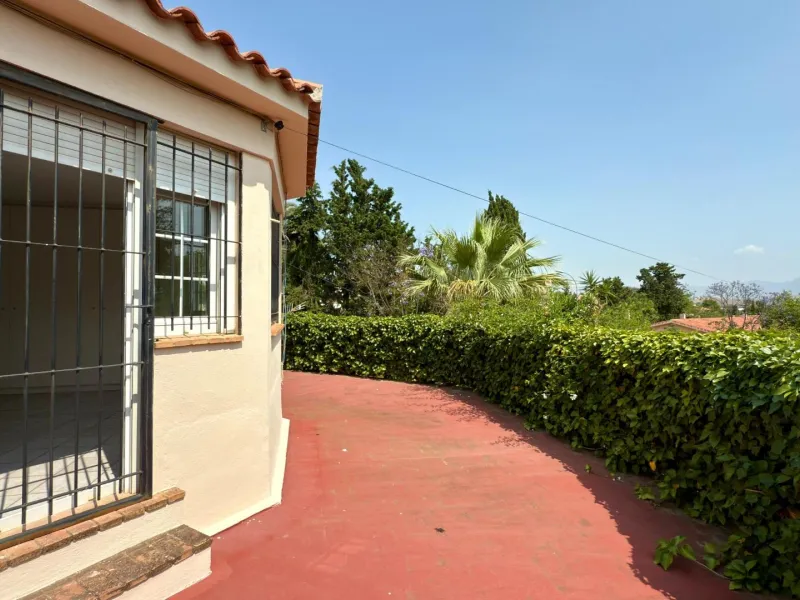 Exclusive Villa Surrounded by Nature in Alicante