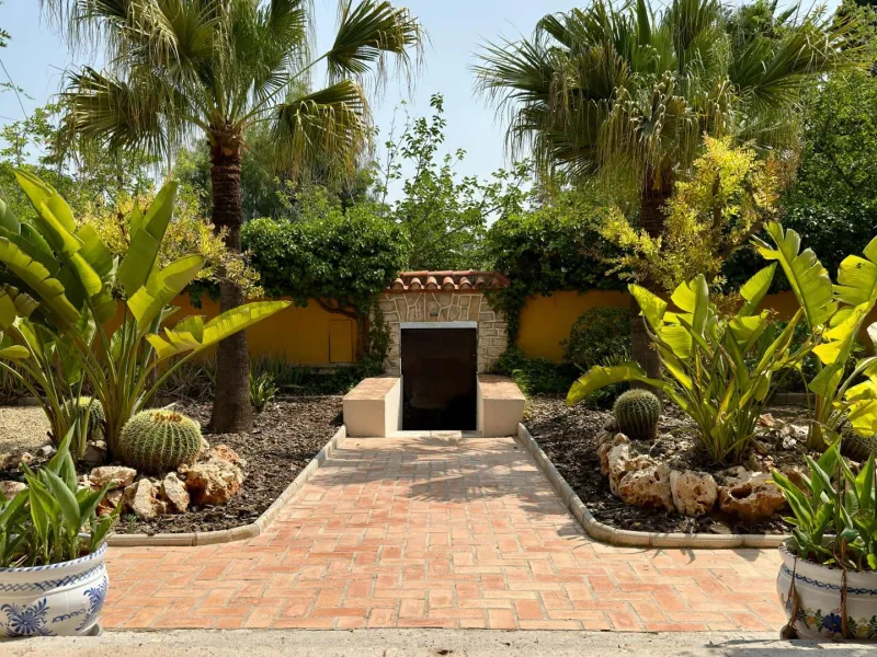 Exclusive Villa Surrounded by Nature in Alicante