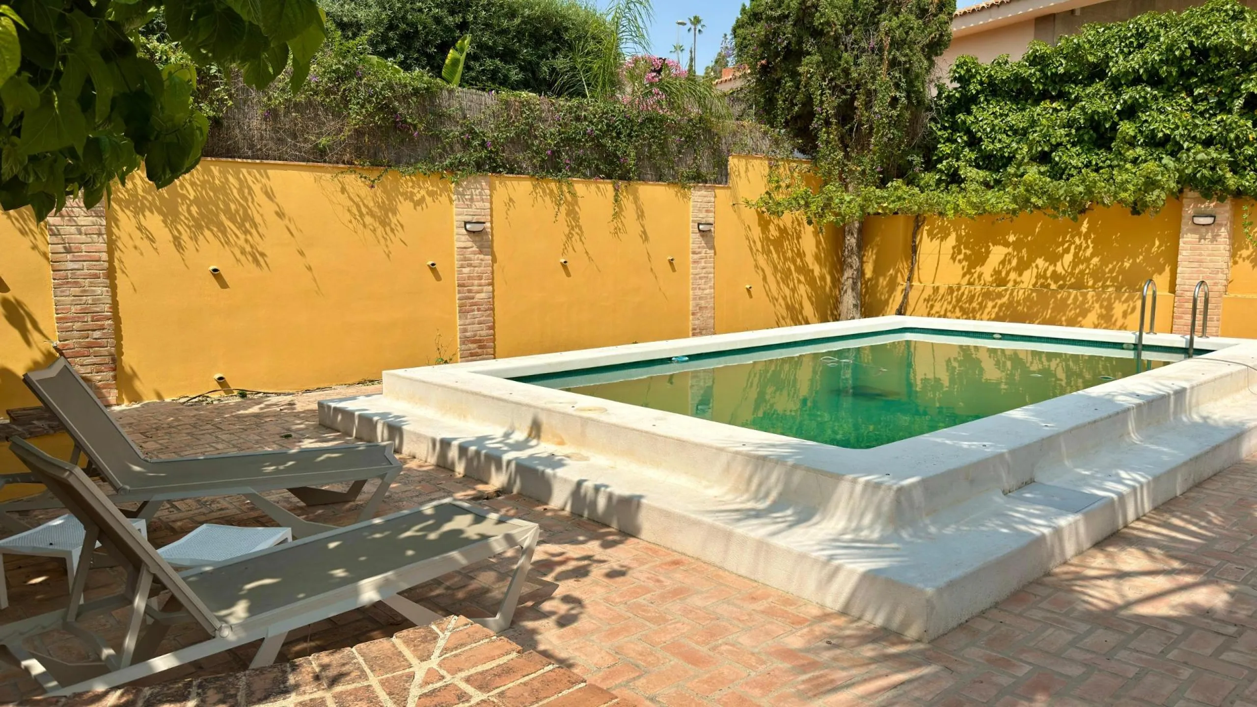 Exclusive Villa Surrounded by Nature in Alicante