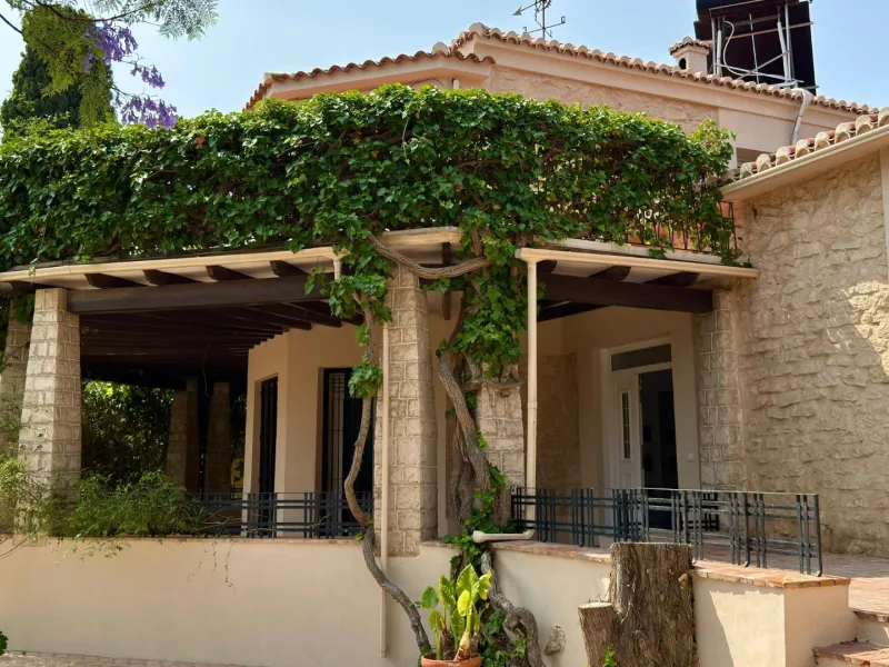 Exclusive Villa Surrounded by Nature in Alicante
