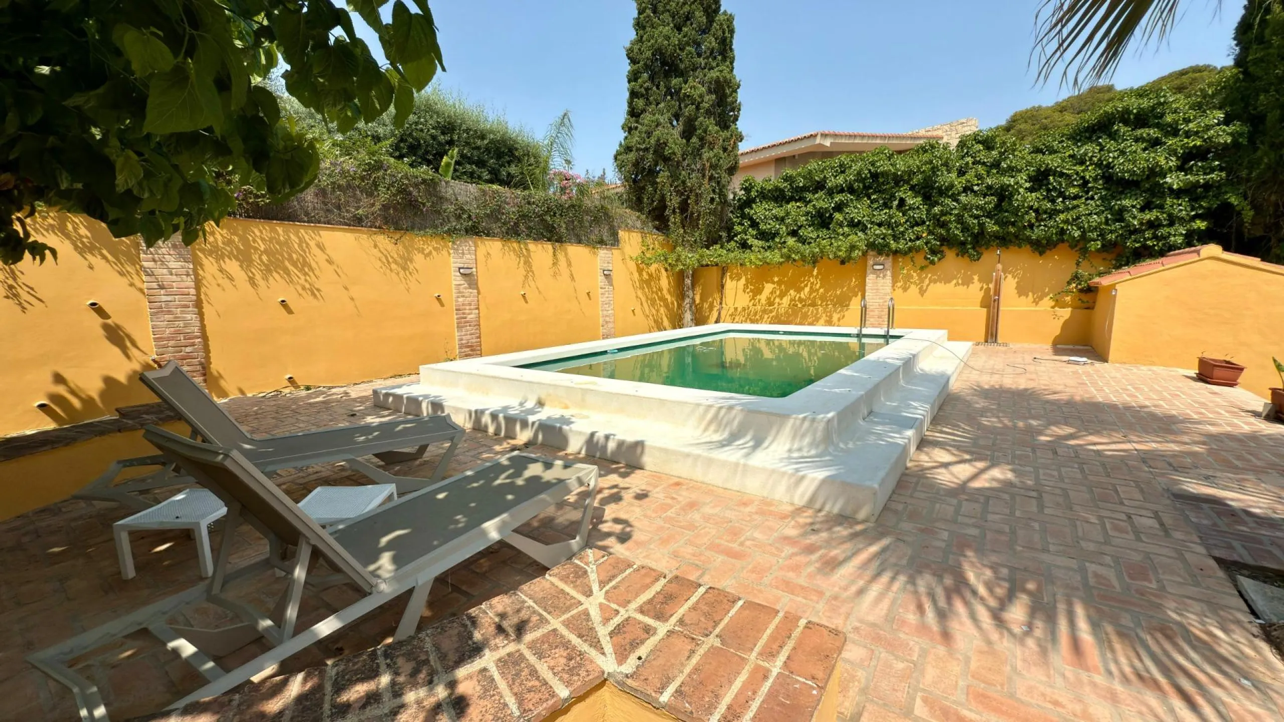 Exclusive Villa Surrounded by Nature in Alicante