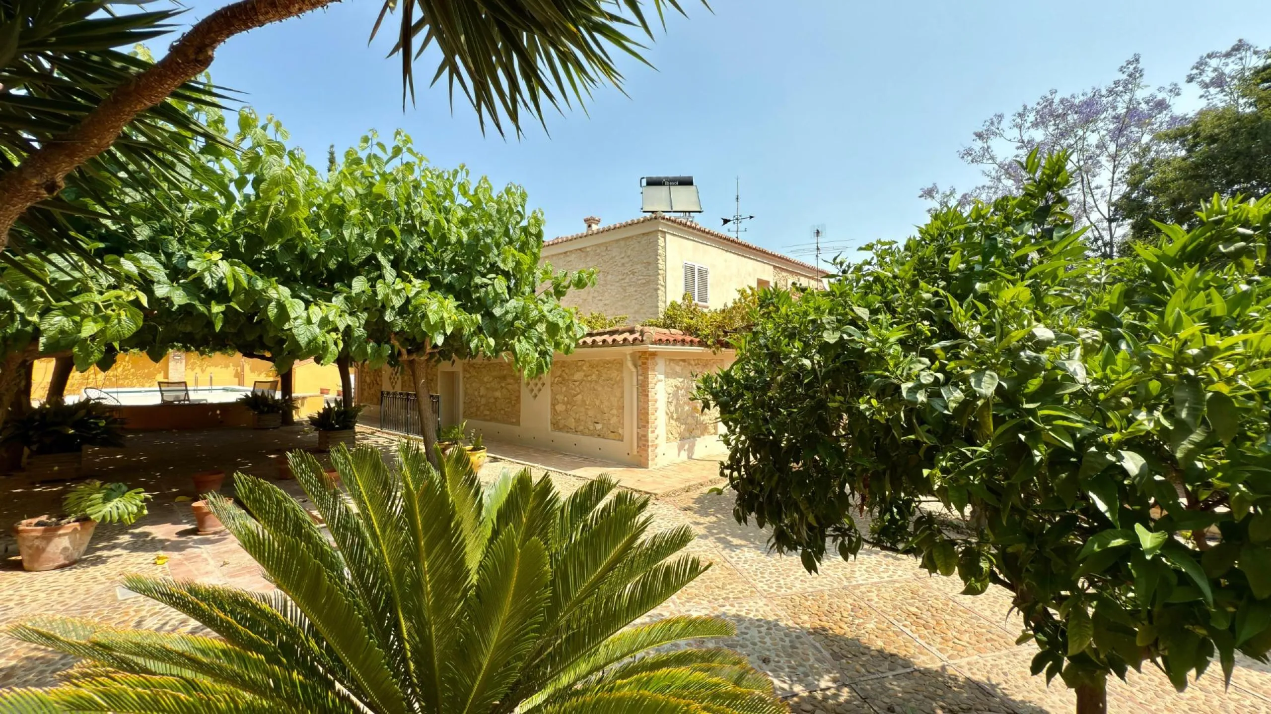 Exclusive Villa Surrounded by Nature in Alicante