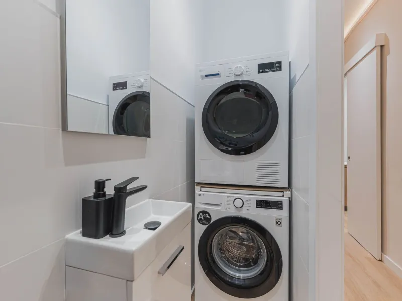 Newly Renovated Apartment with Balcony in Nova Esquerra de l’Eixample, Barcelona