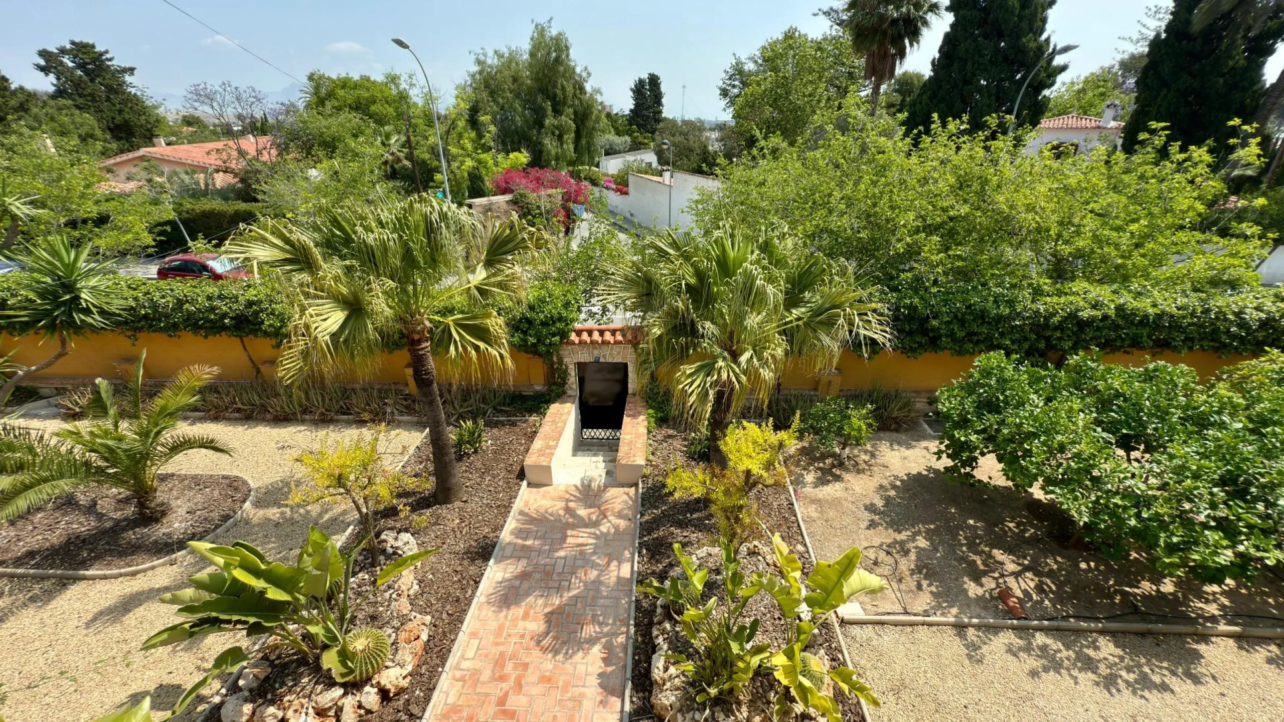 Exclusive Villa Surrounded by Nature in Alicante