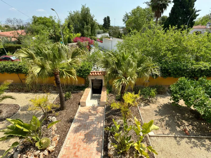 Exclusive Villa Surrounded by Nature in Alicante