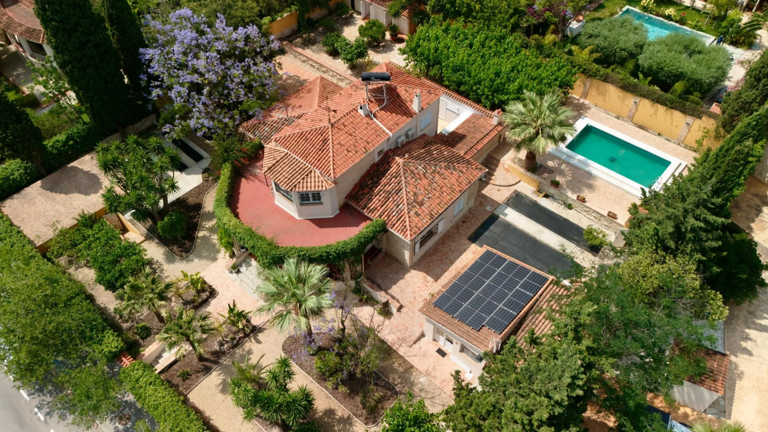 Exclusive Villa Surrounded by Nature in Alicante