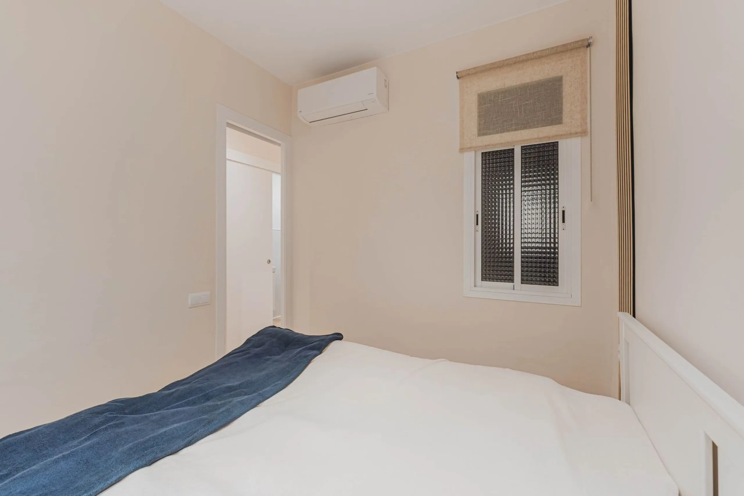 Newly Renovated Apartment with Balcony in Nova Esquerra de l’Eixample, Barcelona