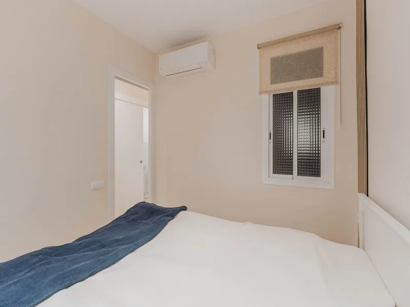 Newly Renovated Apartment with Balcony in Nova Esquerra de l’Eixample, Barcelona