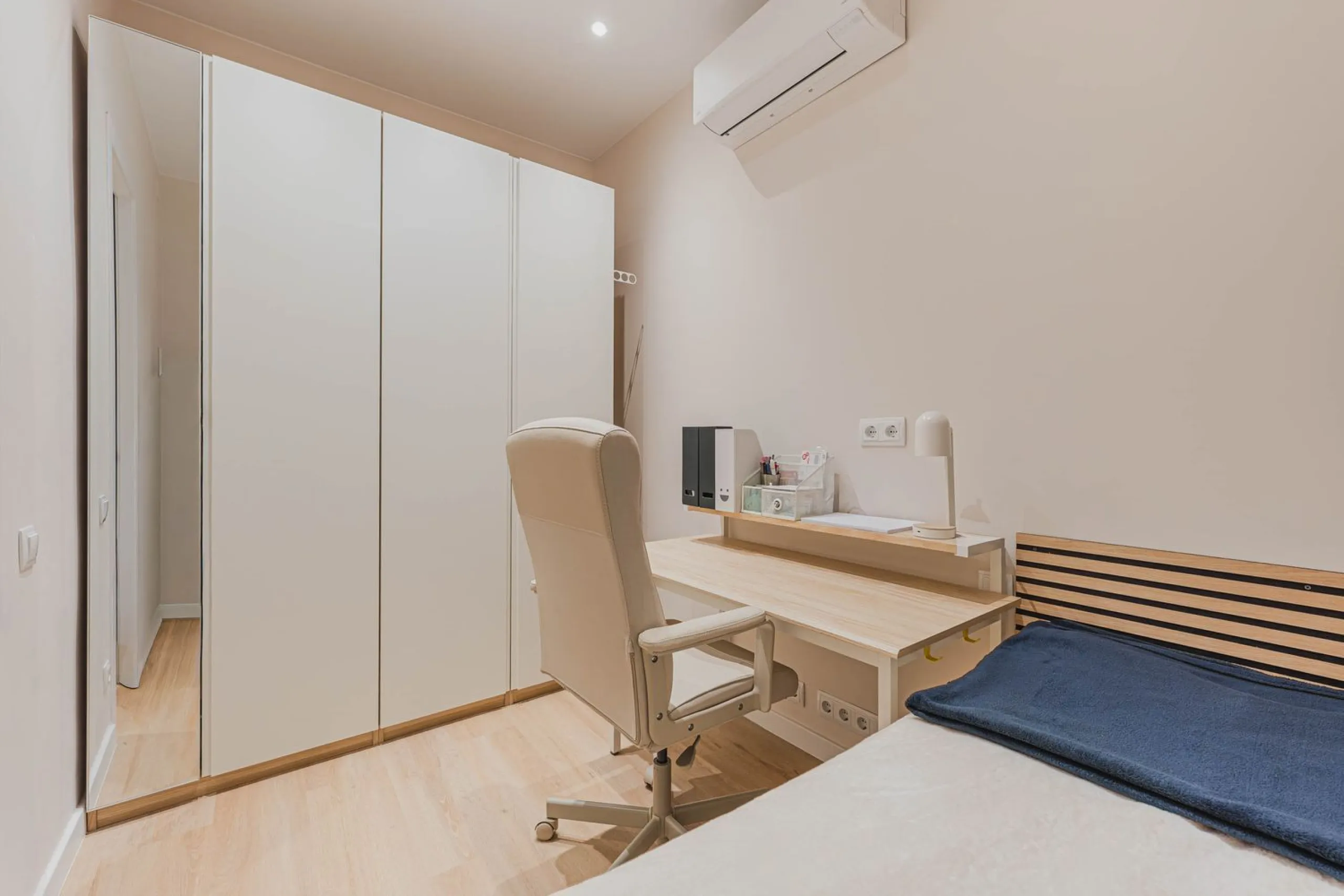 Newly Renovated Apartment with Balcony in Nova Esquerra de l’Eixample, Barcelona