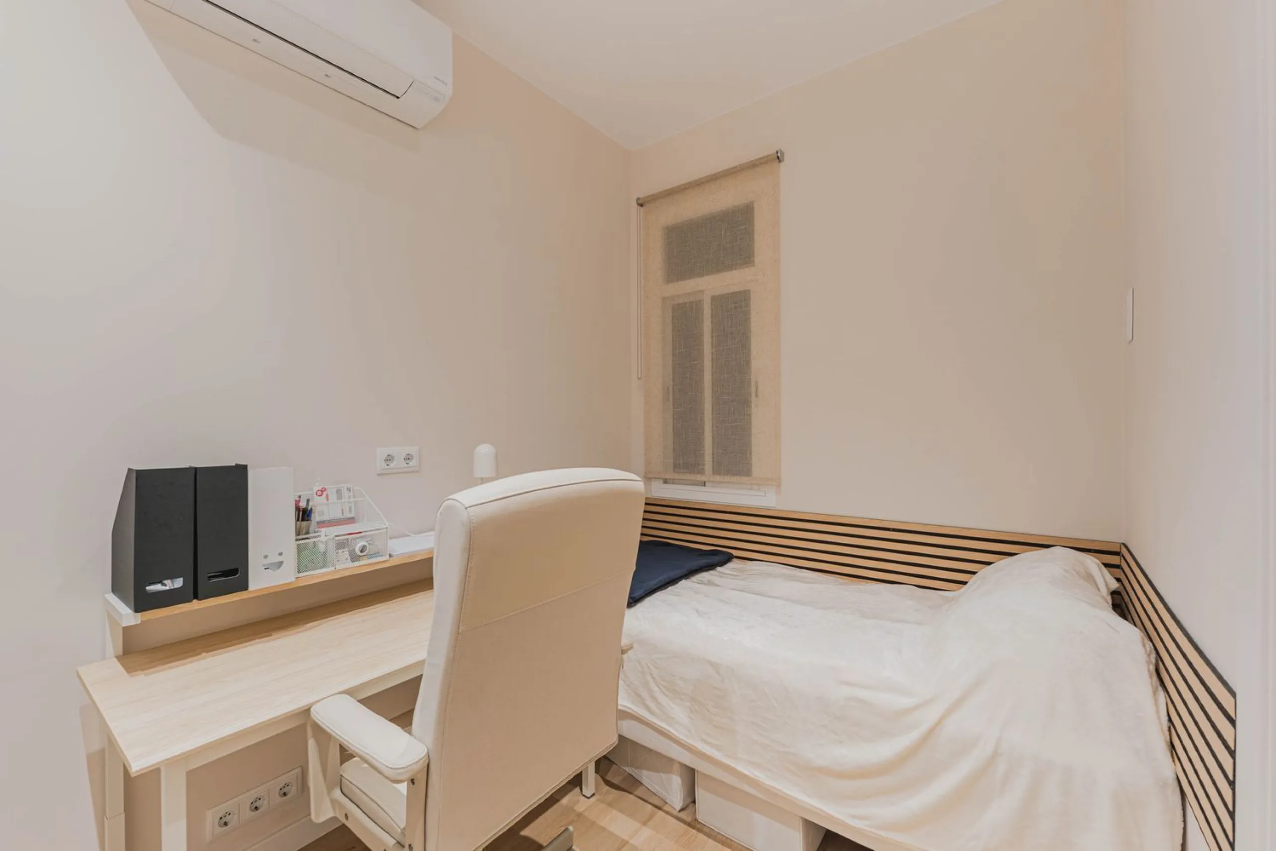 Newly Renovated Apartment with Balcony in Nova Esquerra de l’Eixample, Barcelona