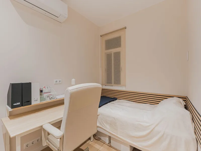 Newly Renovated Apartment with Balcony in Nova Esquerra de l’Eixample, Barcelona