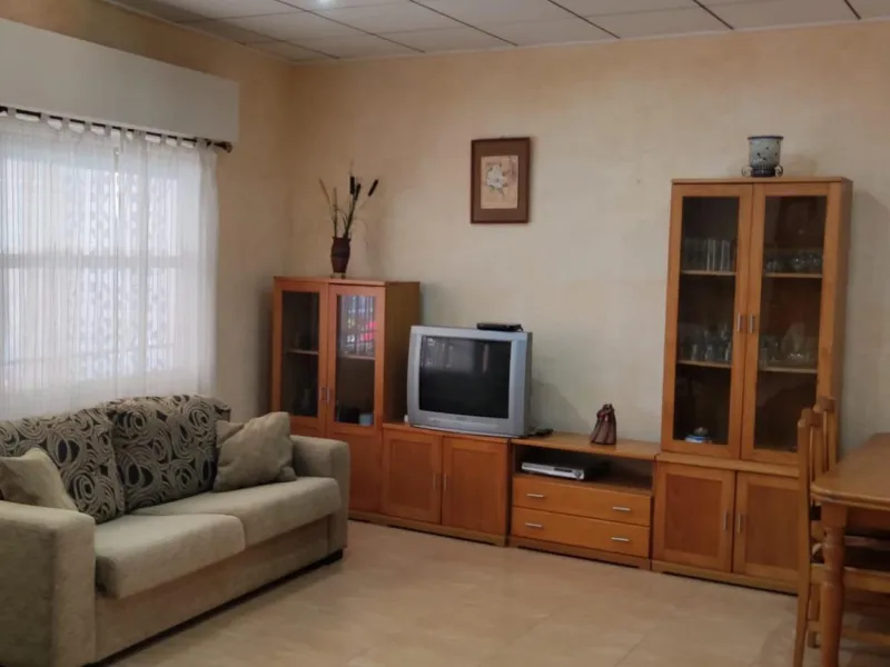 Casa en el Centro de Torrevieja: Comodidad y Cercanía a la Playa 3 hab 2 baños