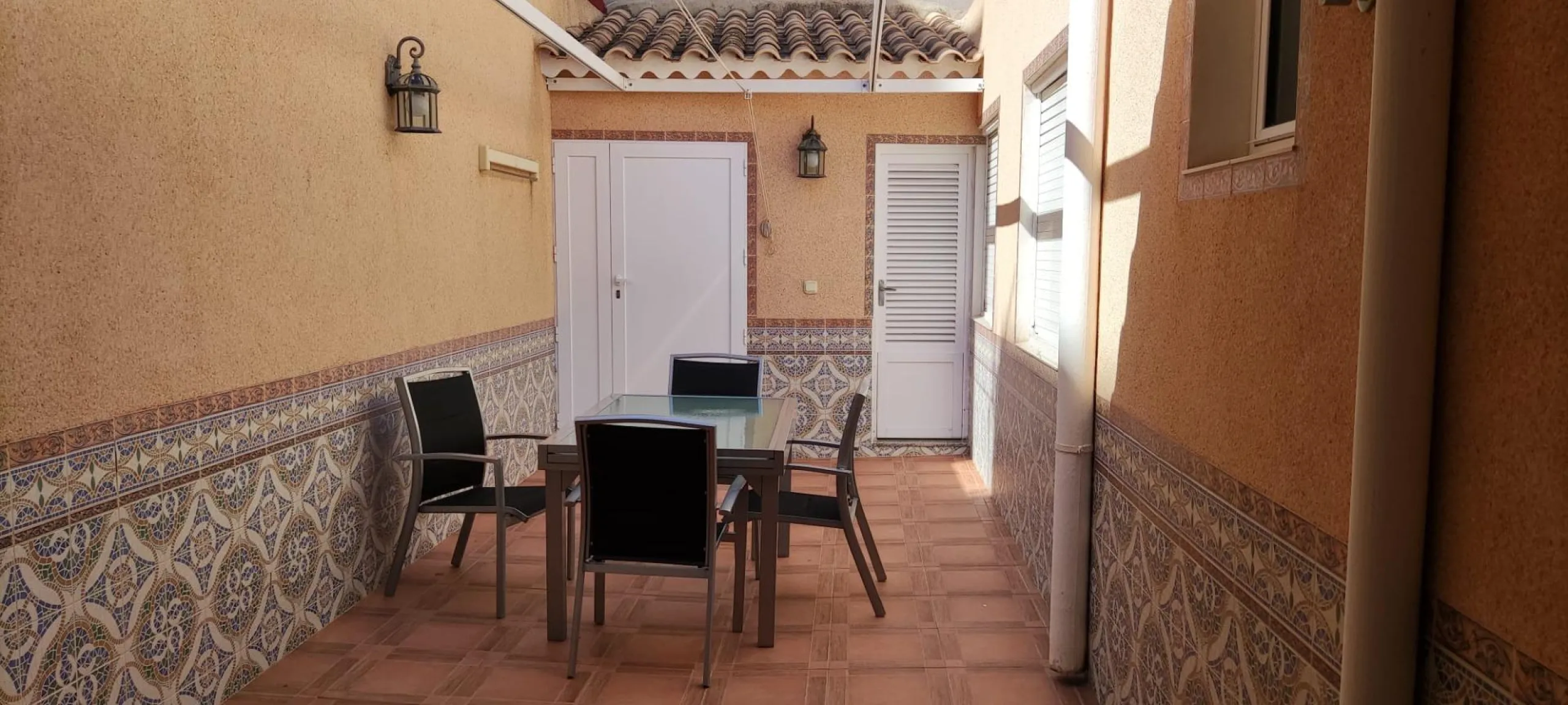 Casa en el Centro de Torrevieja: Comodidad y Cercanía a la Playa 3 hab 2 baños