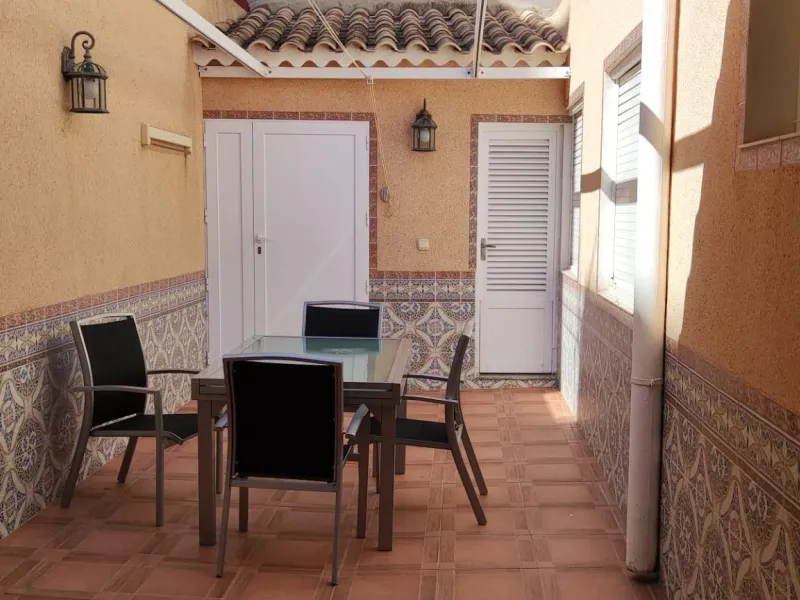 Casa en el Centro de Torrevieja: Comodidad y Cercanía a la Playa 3 hab 2 baños