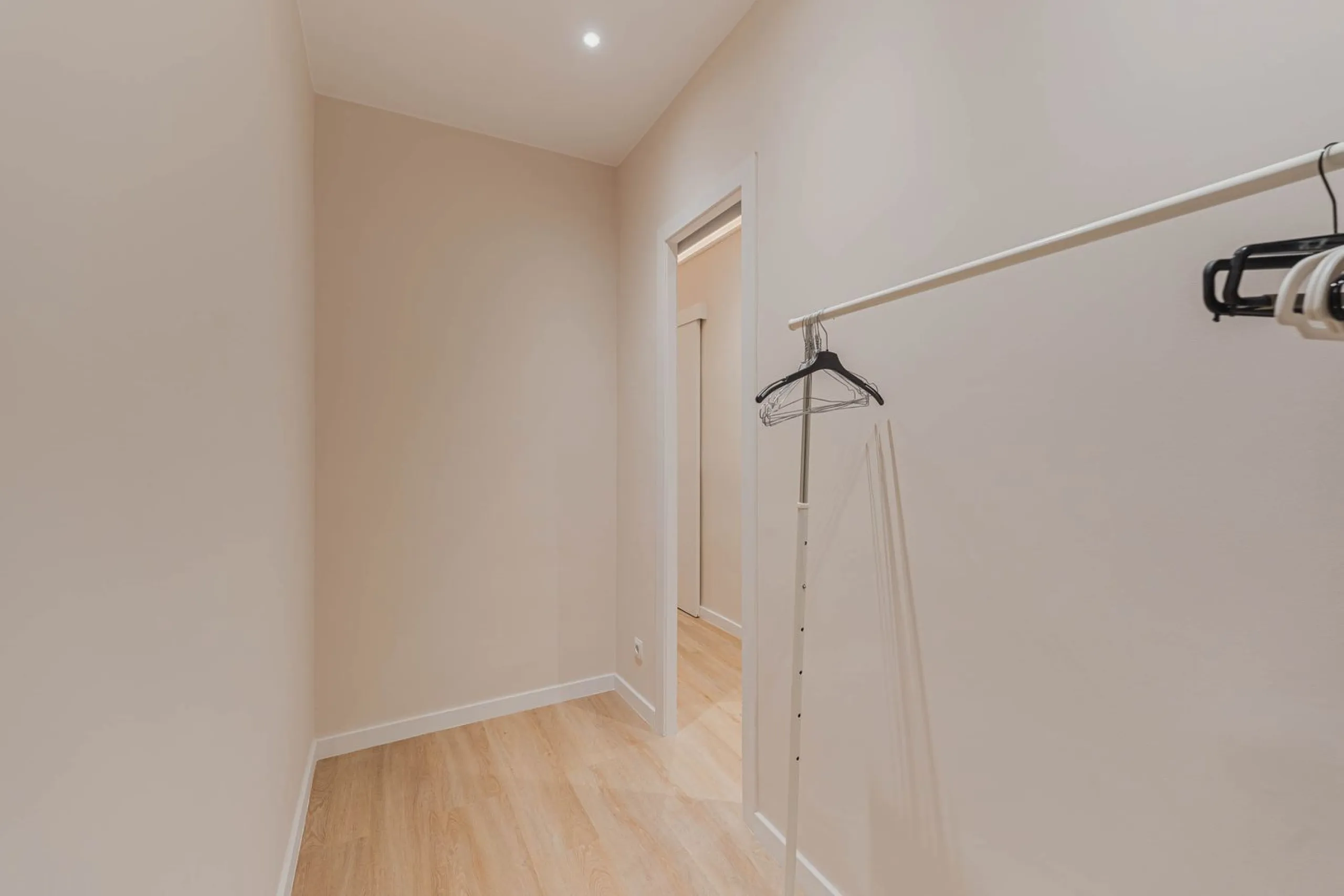 Newly Renovated Apartment with Balcony in Nova Esquerra de l’Eixample, Barcelona