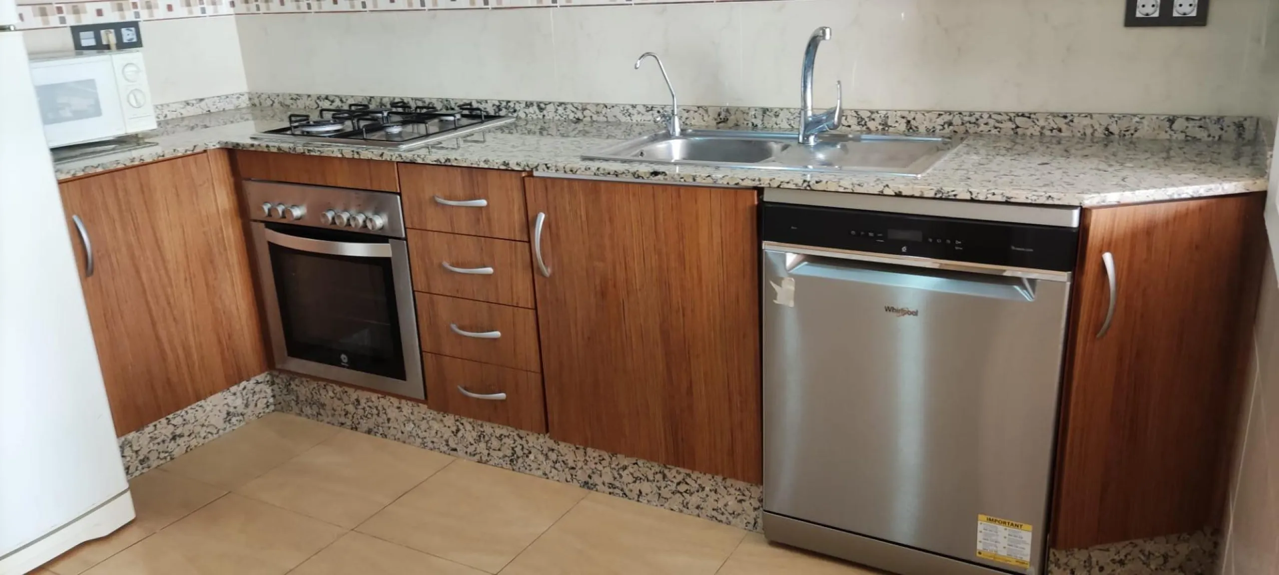 Casa en el Centro de Torrevieja: Comodidad y Cercanía a la Playa 3 hab 2 baños