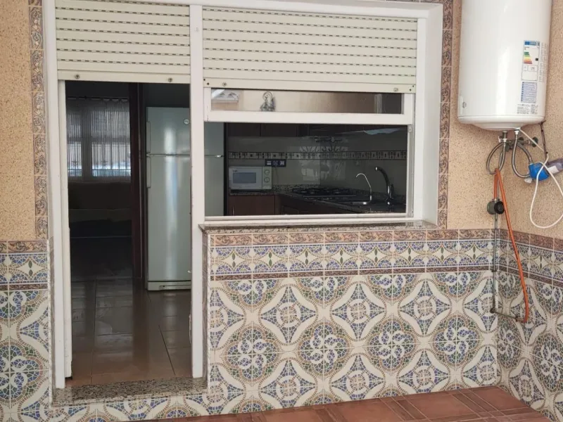 Casa en el Centro de Torrevieja: Comodidad y Cercanía a la Playa 3 hab 2 baños