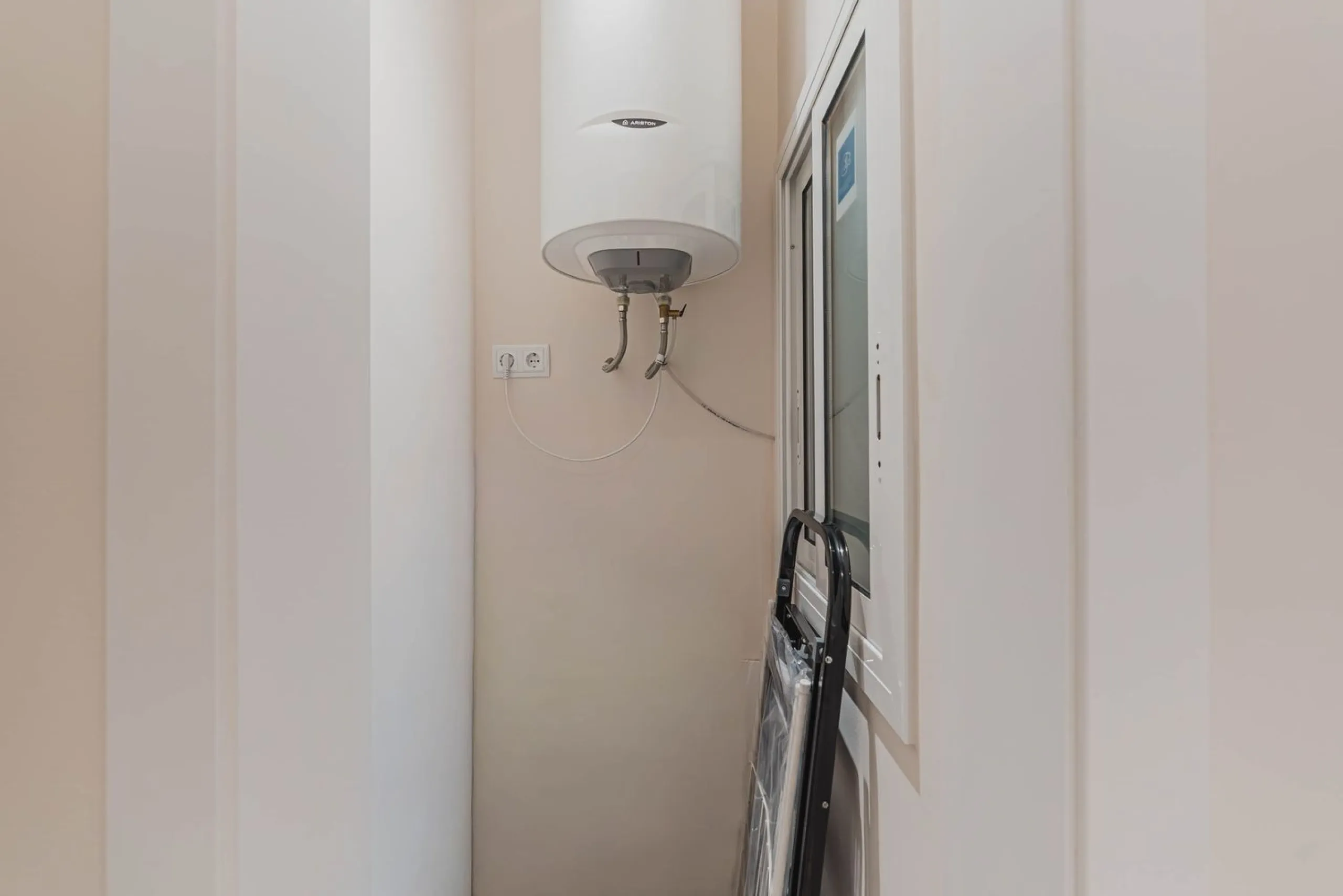 Newly Renovated Apartment with Balcony in Nova Esquerra de l’Eixample, Barcelona