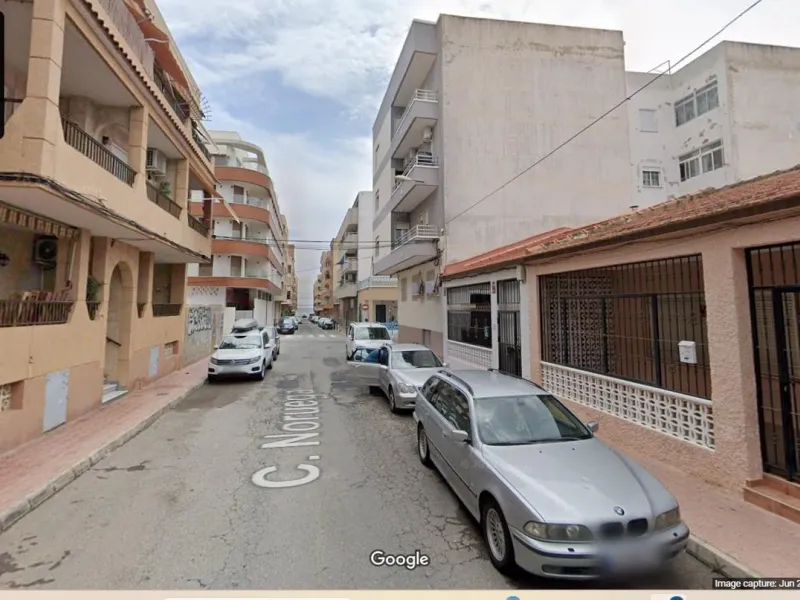 Casa en el Centro de Torrevieja: Comodidad y Cercanía a la Playa 3 hab 2 baños