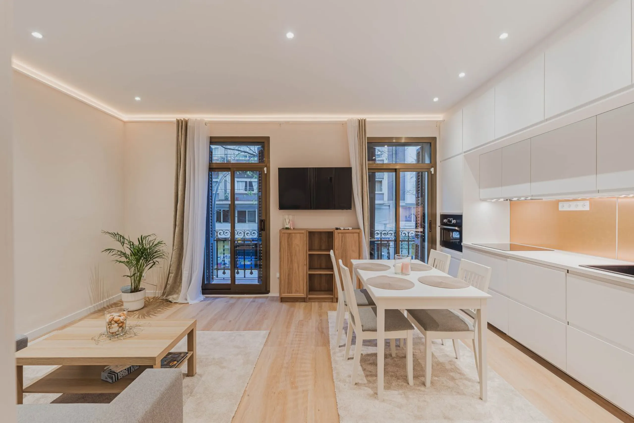 Newly Renovated Apartment with Balcony in Nova Esquerra de l’Eixample, Barcelona