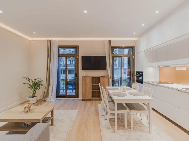 Newly Renovated Apartment with Balcony in Nova Esquerra de l’Eixample, Barcelona