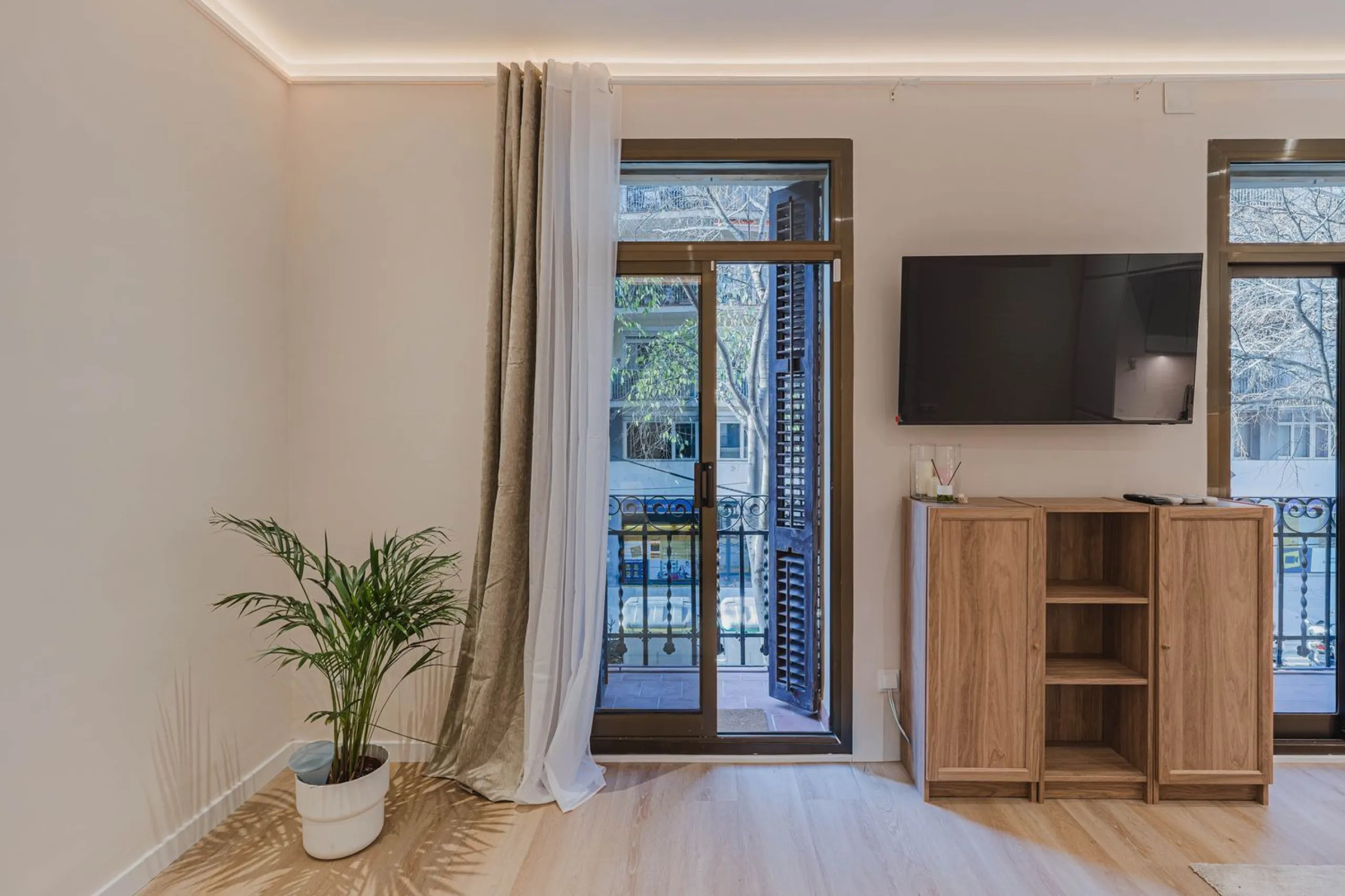 Newly Renovated Apartment with Balcony in Nova Esquerra de l’Eixample, Barcelona