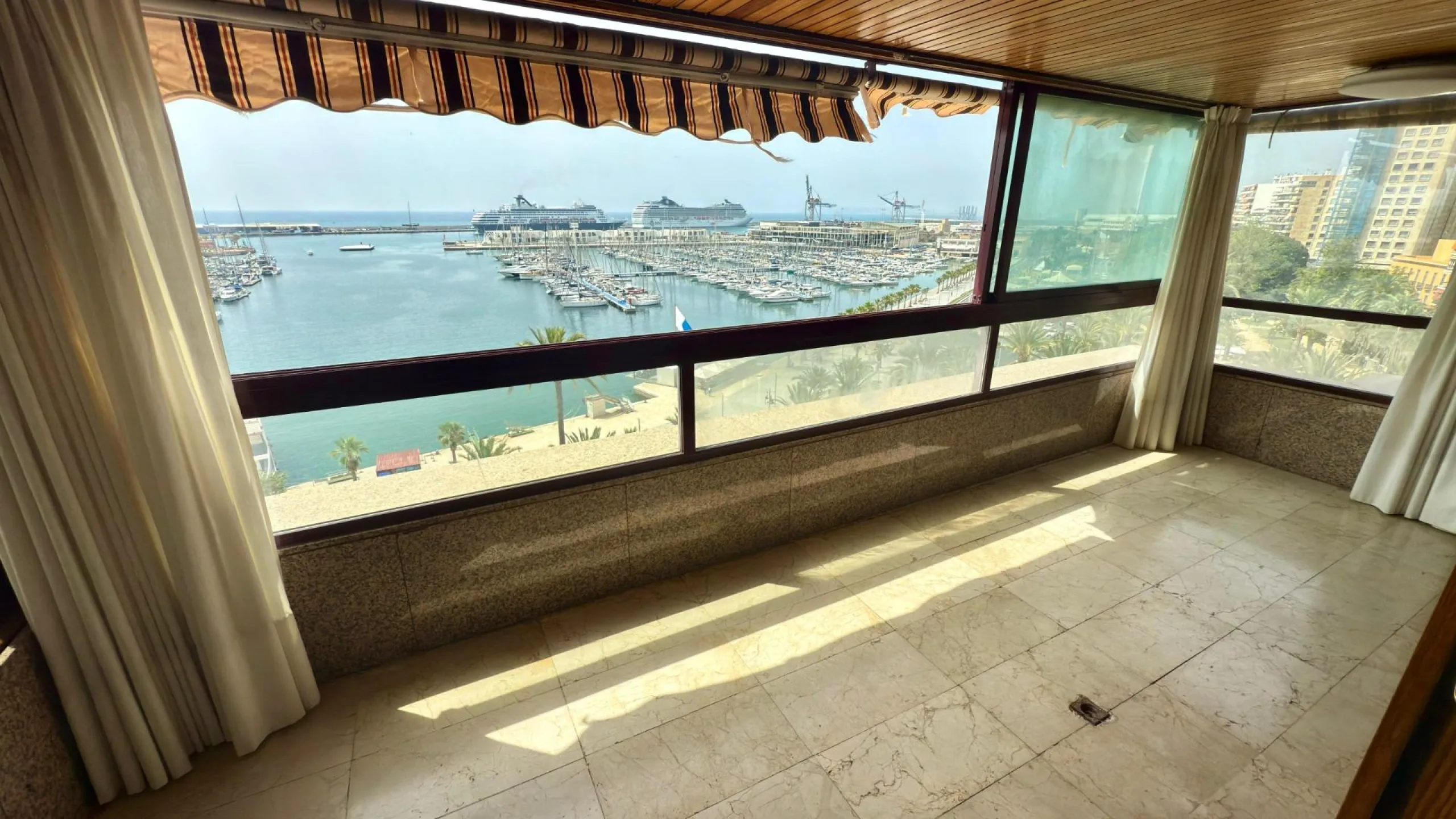 Ático de Lujo con Vistas Espectaculares en la Explanada de España, Alicante