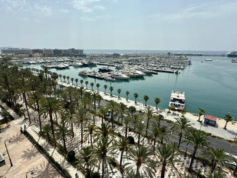 Ático de Lujo con Vistas Espectaculares en la Explanada de España, Alicante