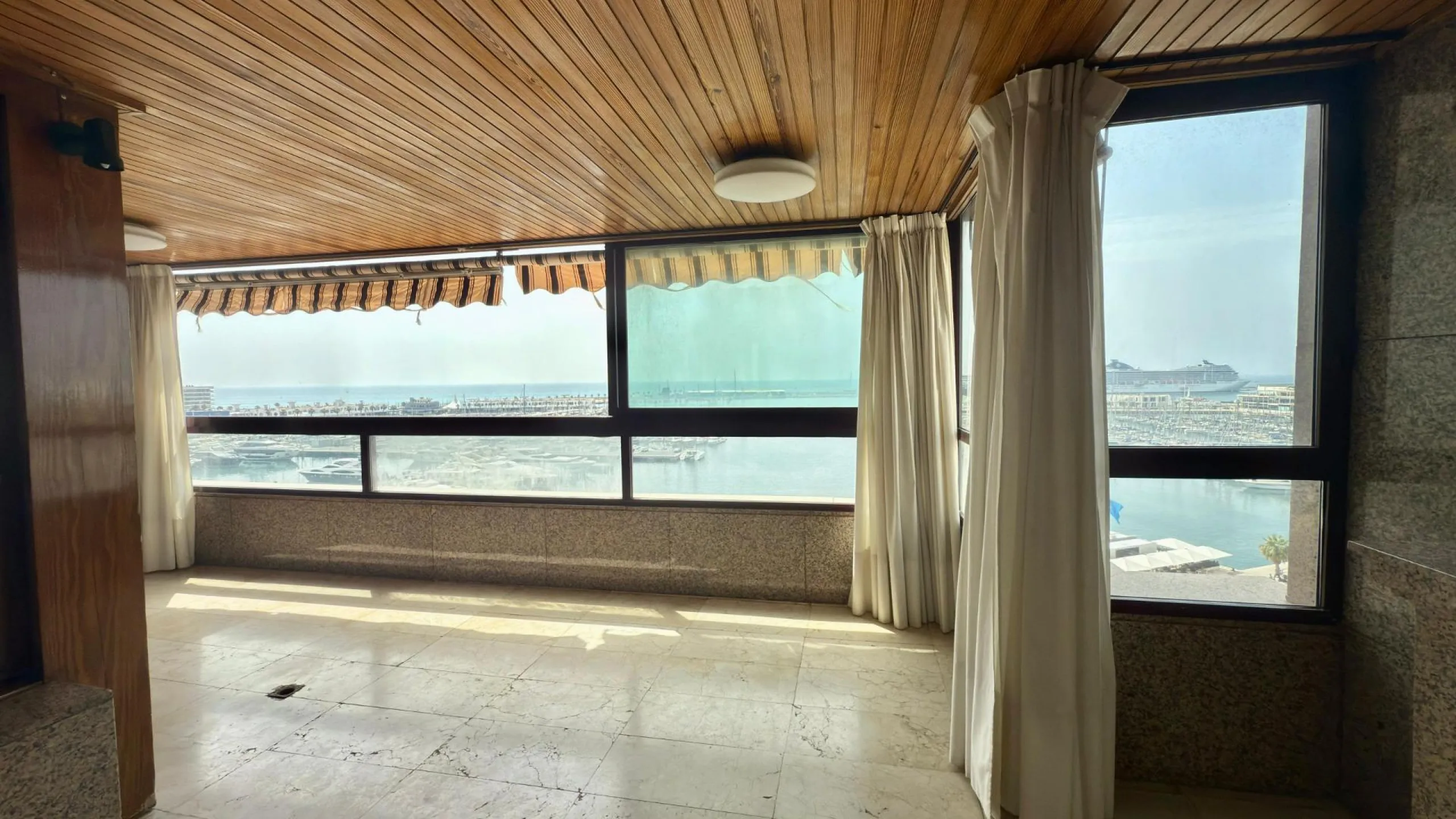 Ático de Lujo con Vistas Espectaculares en la Explanada de España, Alicante