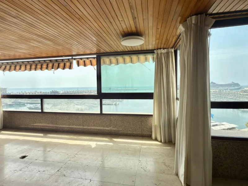 Ático de Lujo con Vistas Espectaculares en la Explanada de España, Alicante