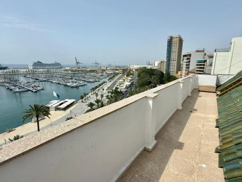 Ático de Lujo con Vistas Espectaculares en la Explanada de España, Alicante