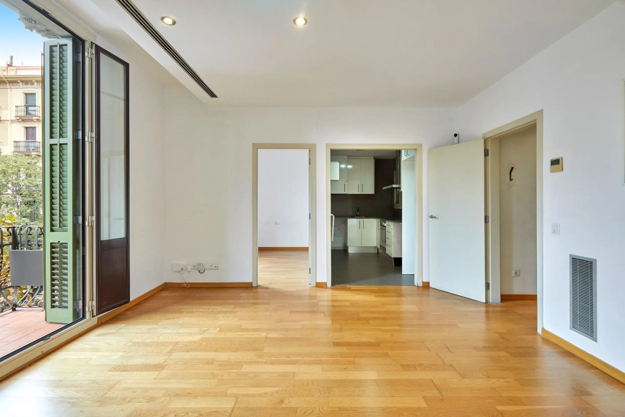 Renovated Charming Apartment in Eixample, Barcelona