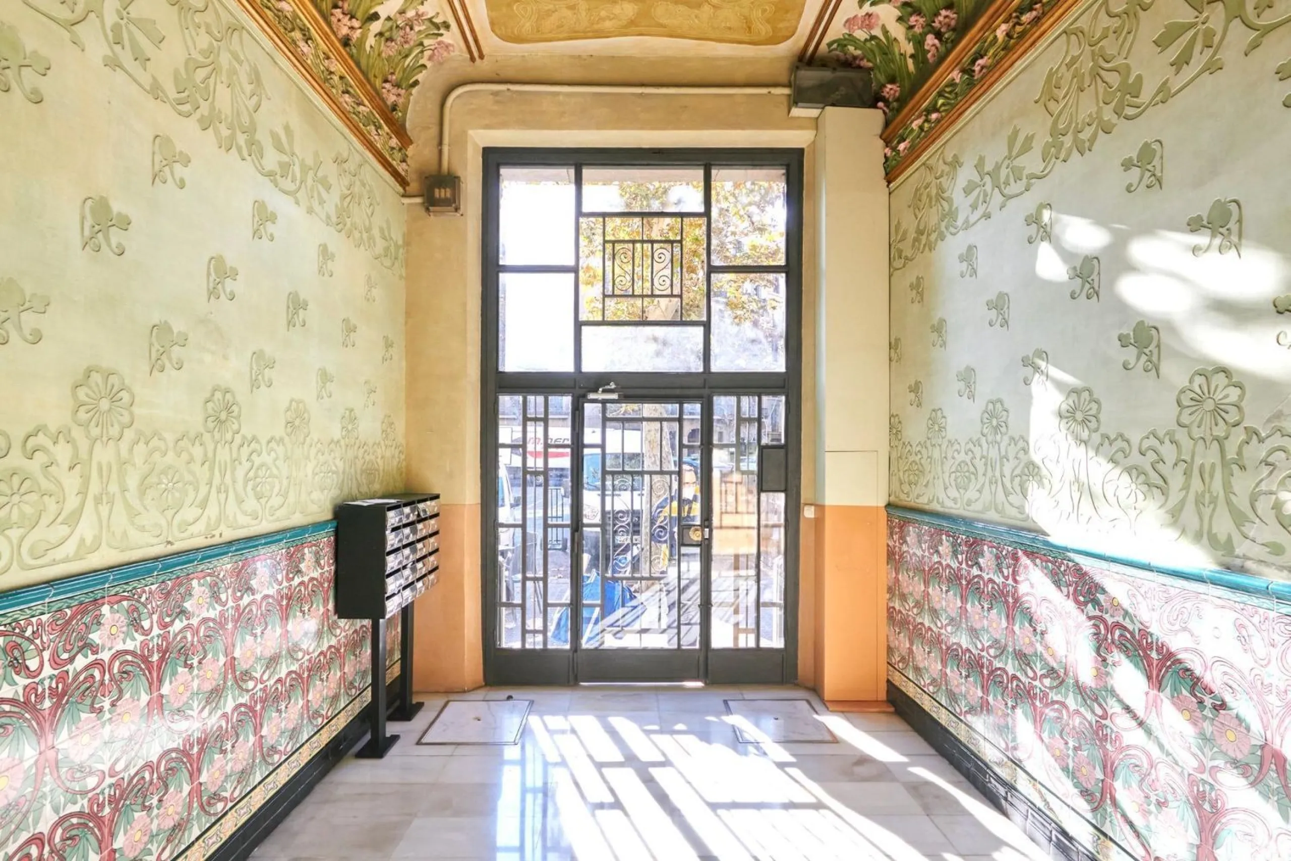 Renovated Charming Apartment in Eixample, Barcelona