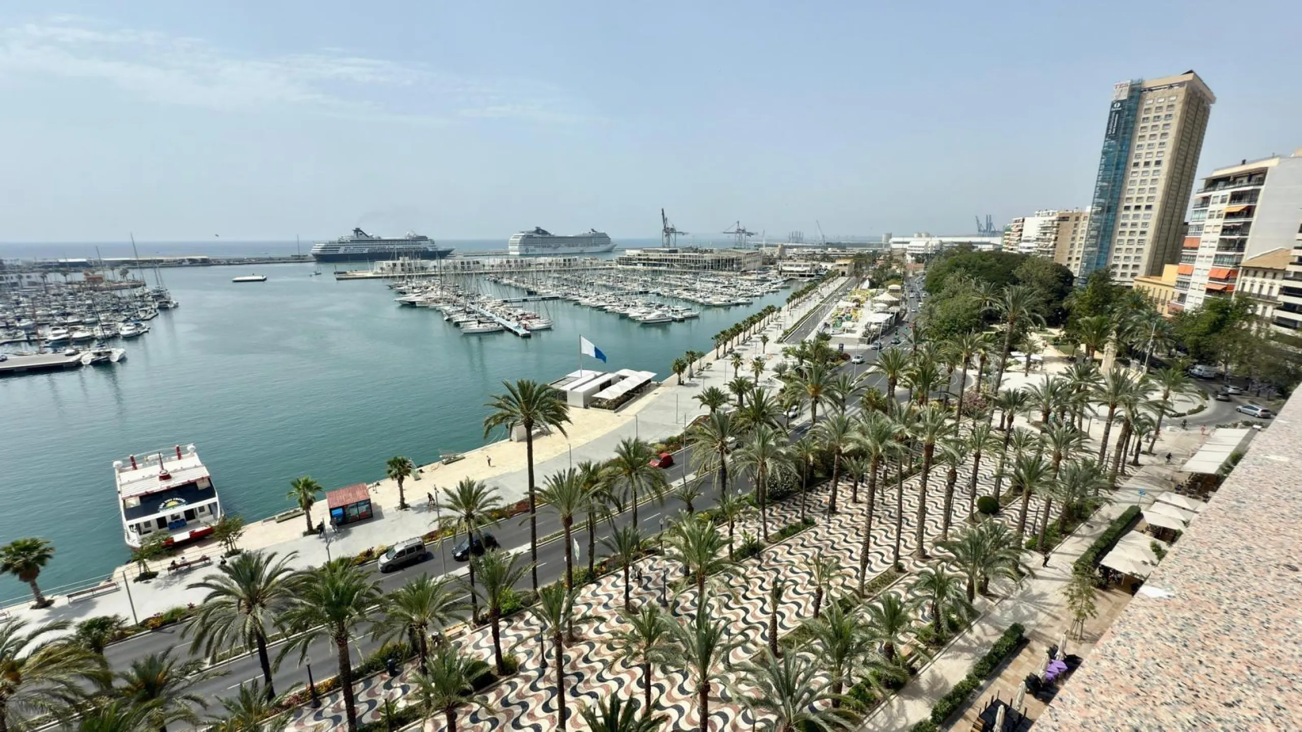 Ático de Lujo con Vistas Espectaculares en la Explanada de España, Alicante