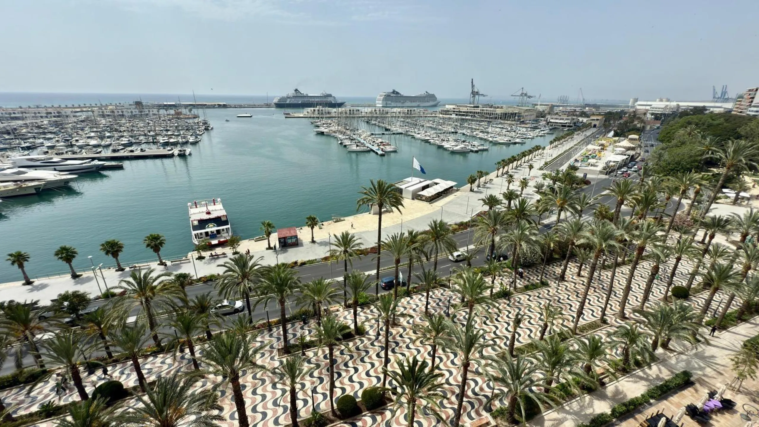 Ático de Lujo con Vistas Espectaculares en la Explanada de España, Alicante