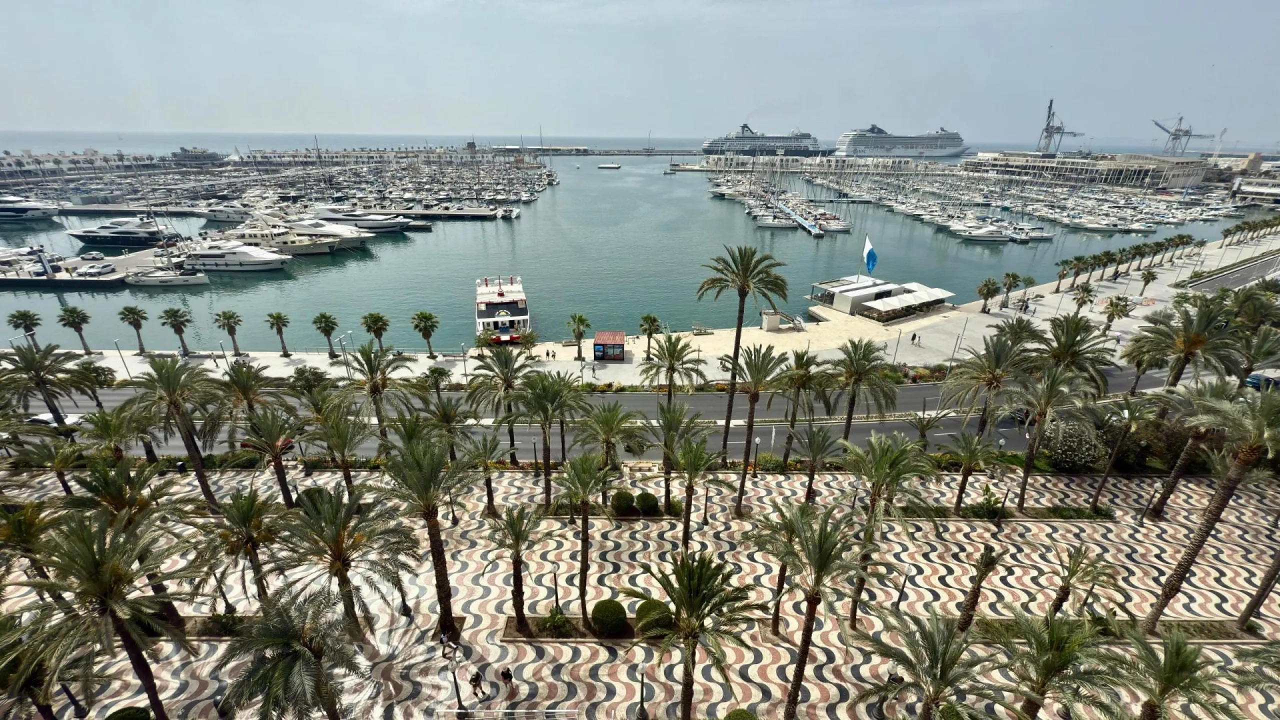 Ático de Lujo con Vistas Espectaculares en la Explanada de España, Alicante