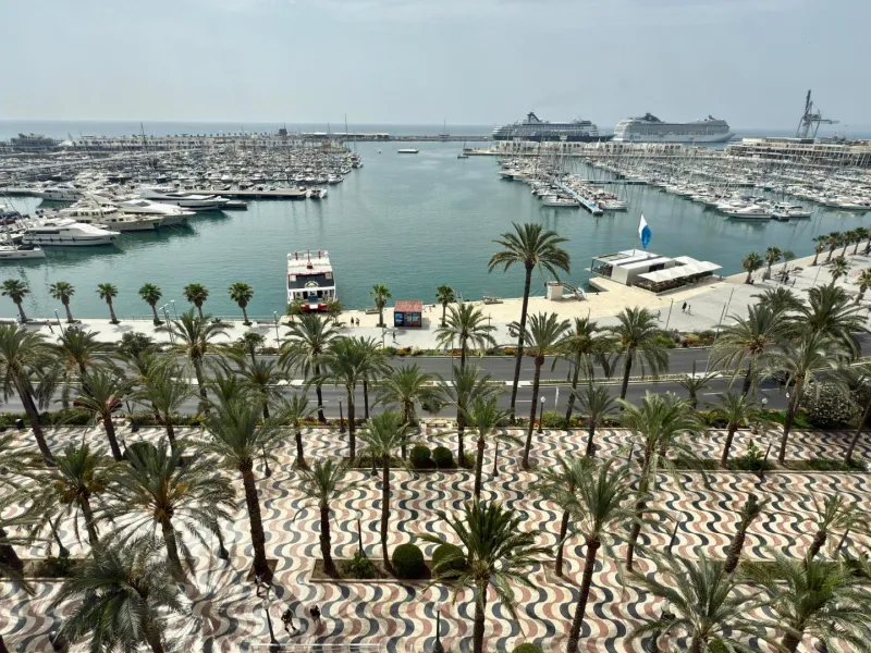 Ático de Lujo con Vistas Espectaculares en la Explanada de España, Alicante