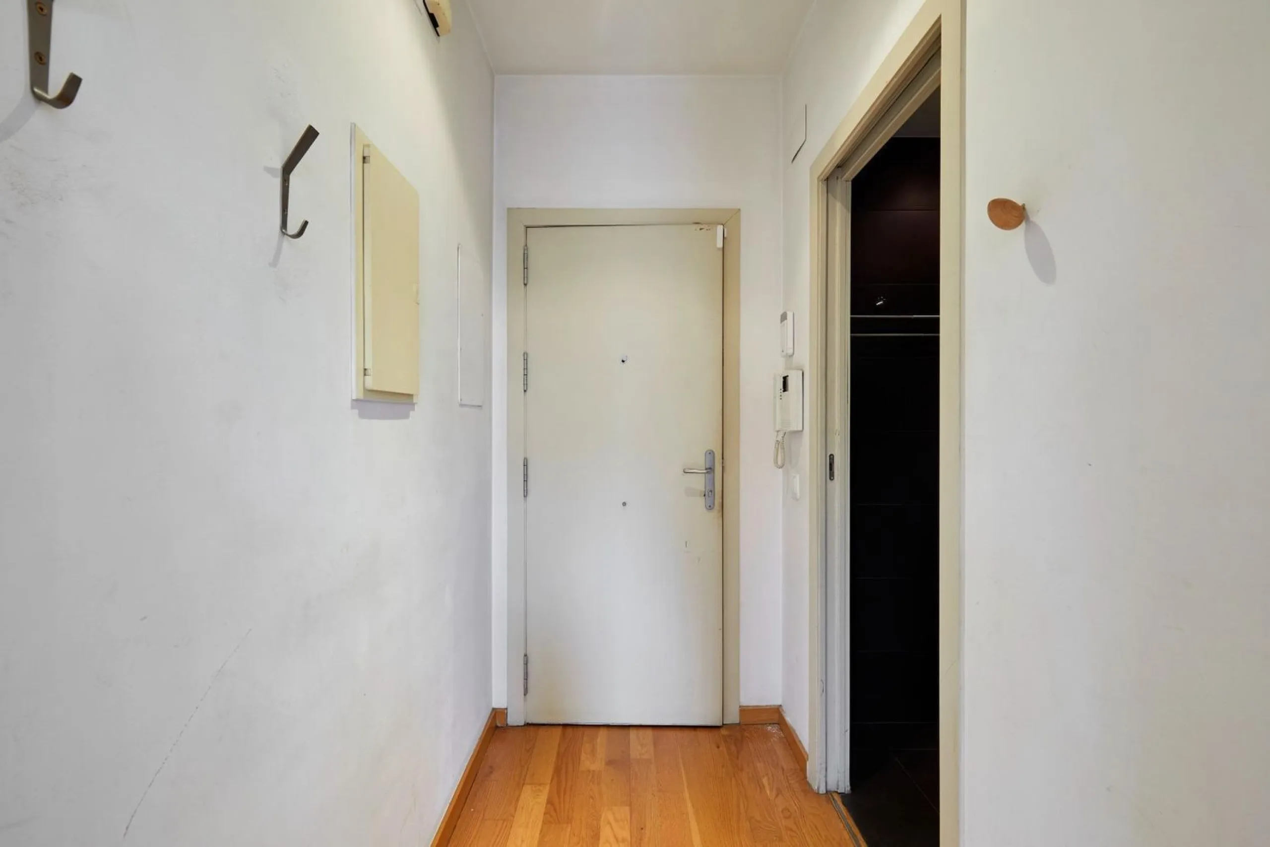 Renovated Charming Apartment in Eixample, Barcelona