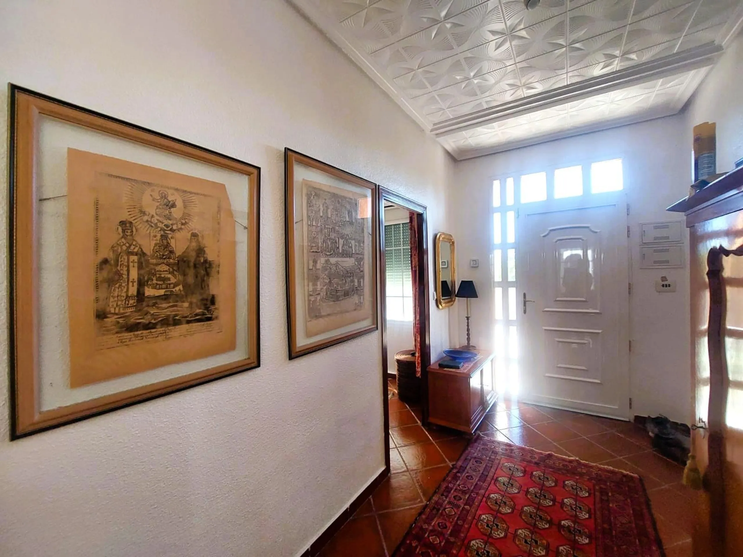 VILLA MEDITERRANEA A 400 METROS DE PLAYA. CON 3.000 M2 DE PARCELA Y 315 M2 DE CASA. 5 DORM. 2 BAÑOS.