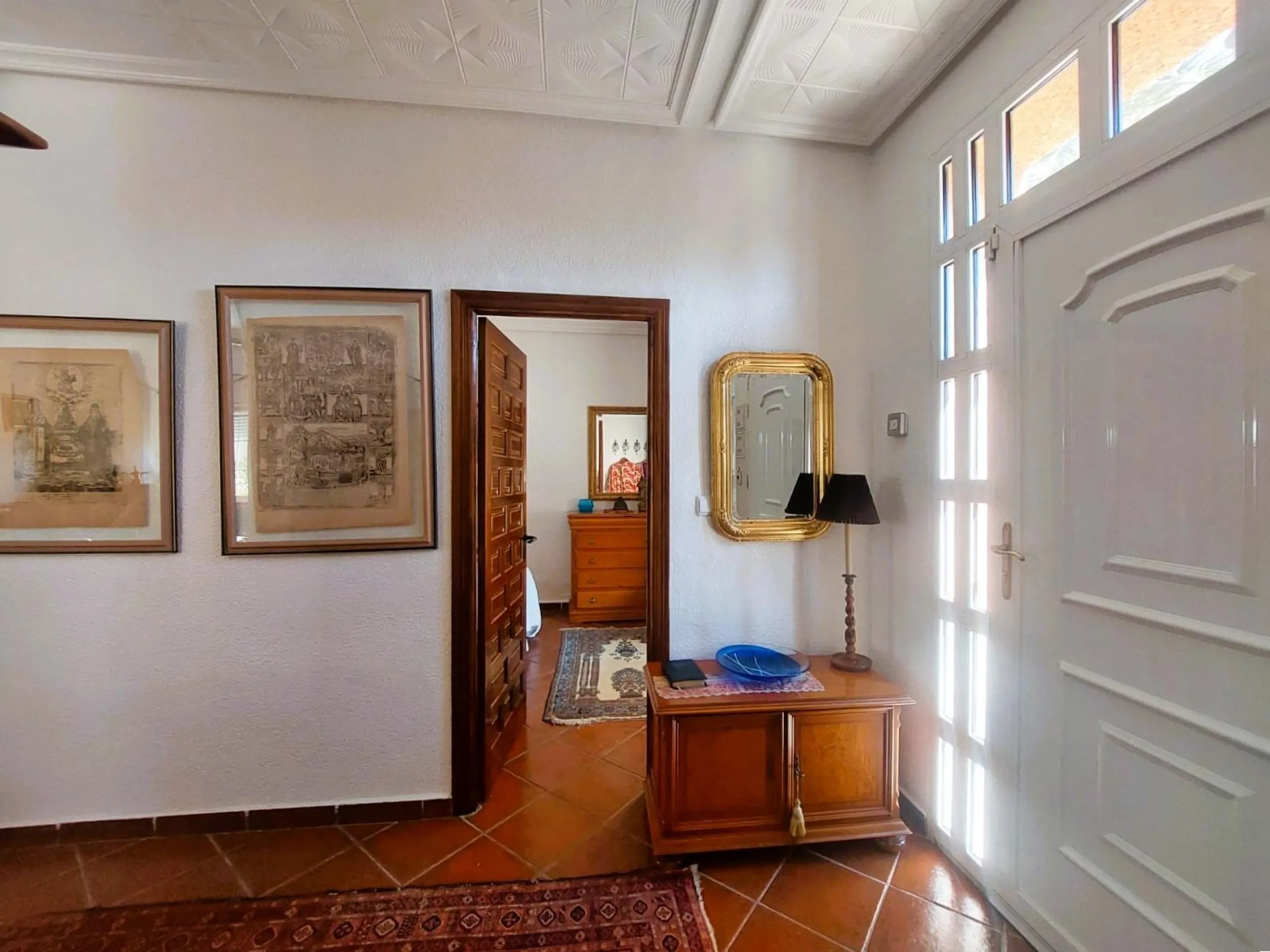 VILLA MEDITERRANEA A 400 METROS DE PLAYA. CON 3.000 M2 DE PARCELA Y 315 M2 DE CASA. 5 DORM. 2 BAÑOS.